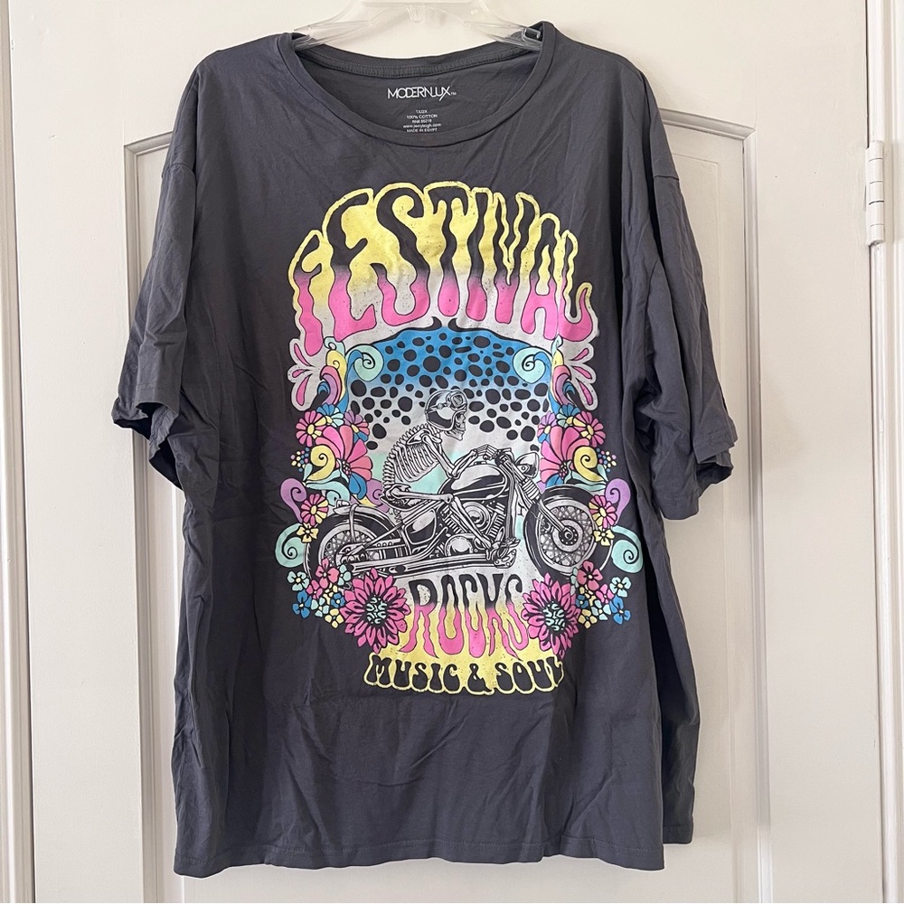 Modern Lux Gray Festival Graphic T-Shirt 1X/2X